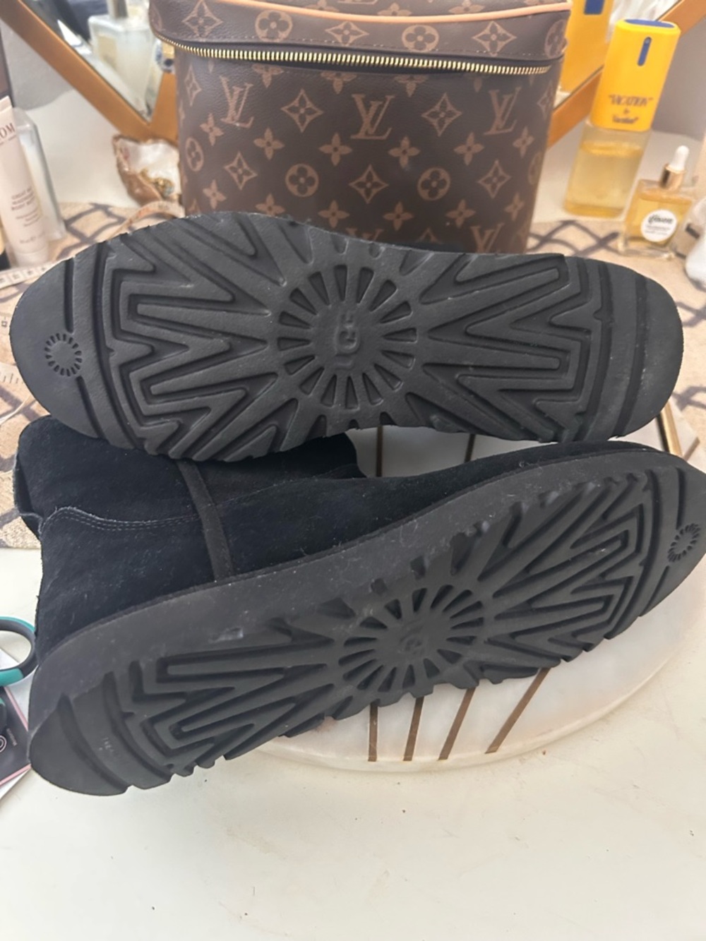 UGG Black Boot size 8 good condition - Picture 8 of 12